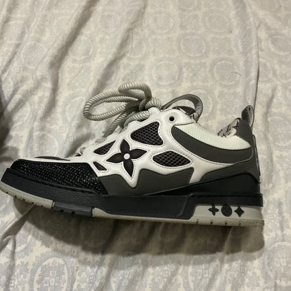 Authentic Louis Vuitton shoes - Picture 3 of 7